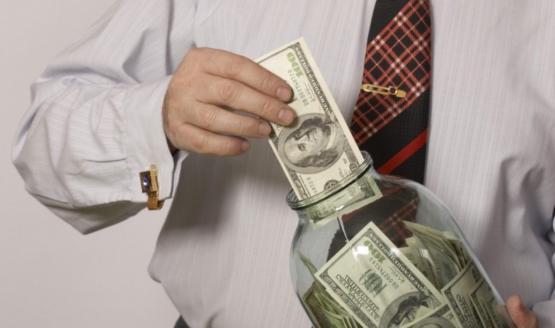 Инвестирование в интернете – куда и как вложить деньги? Инвестирование в интернете – куда и как вложить деньги?