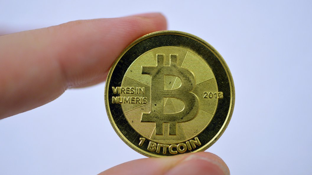 Минфин допустил возможность торговли криптовалютой на бирже