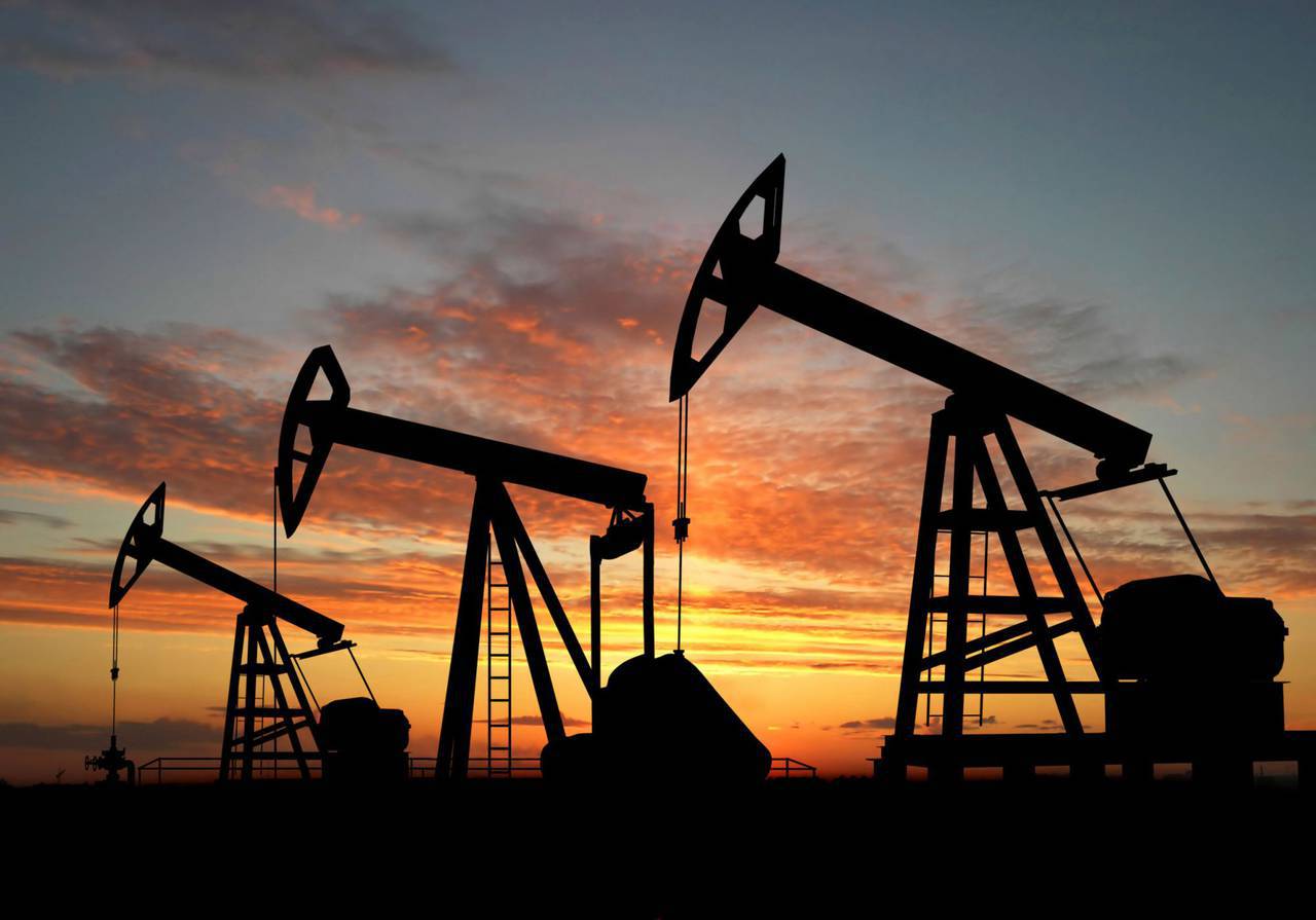 Нефть слабо дорожает после обновления максимума за три с половиной года