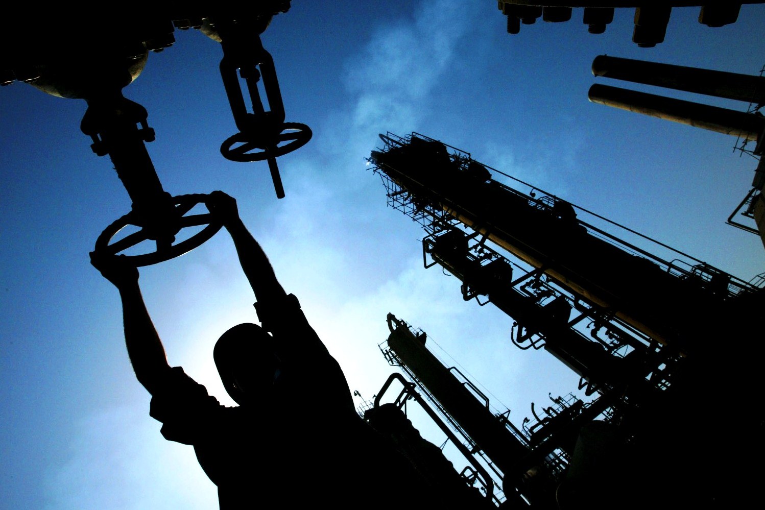 Как повлияет на цены сделка РФ и Саудовской Аравии по нефти