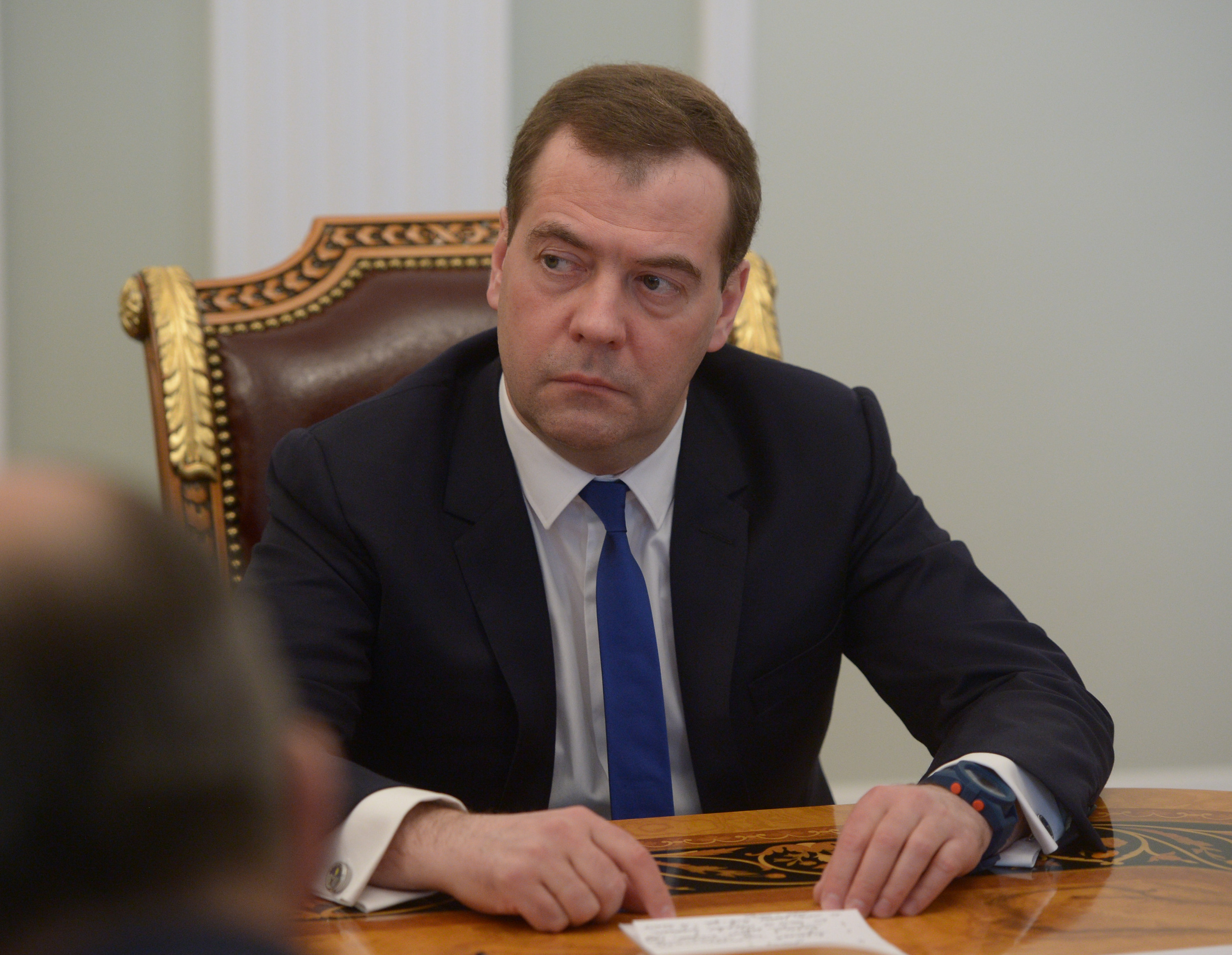 Медведев обсудит реализацию программы государственной поддержки банков