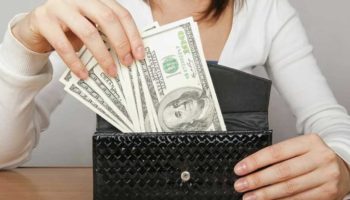 Почему откладывать деньги нужно сразу после получения зарплаты