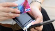 Почему могут отказать в кредите, если много кредитных карт